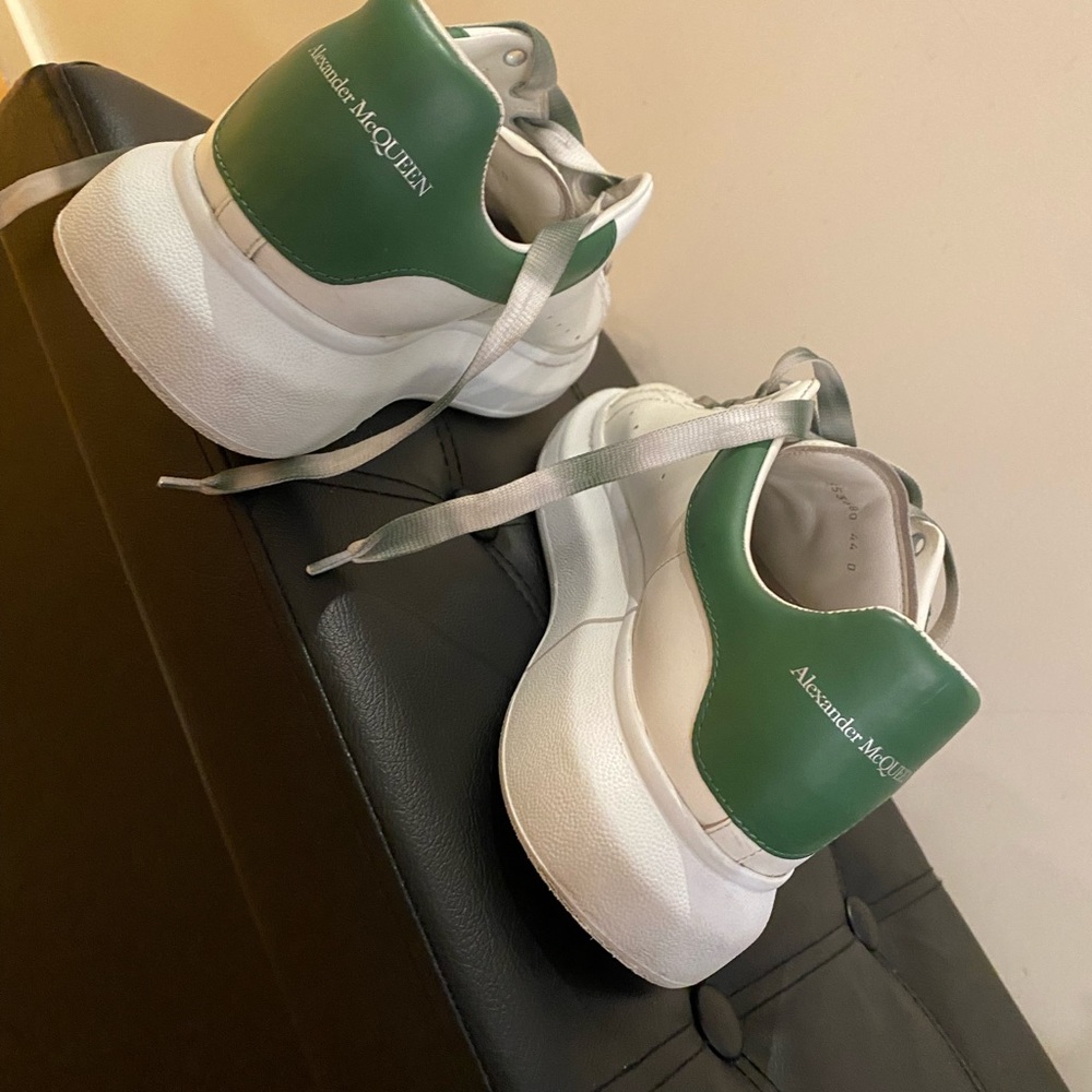 💚🤍Alexander McQueen - Size 44